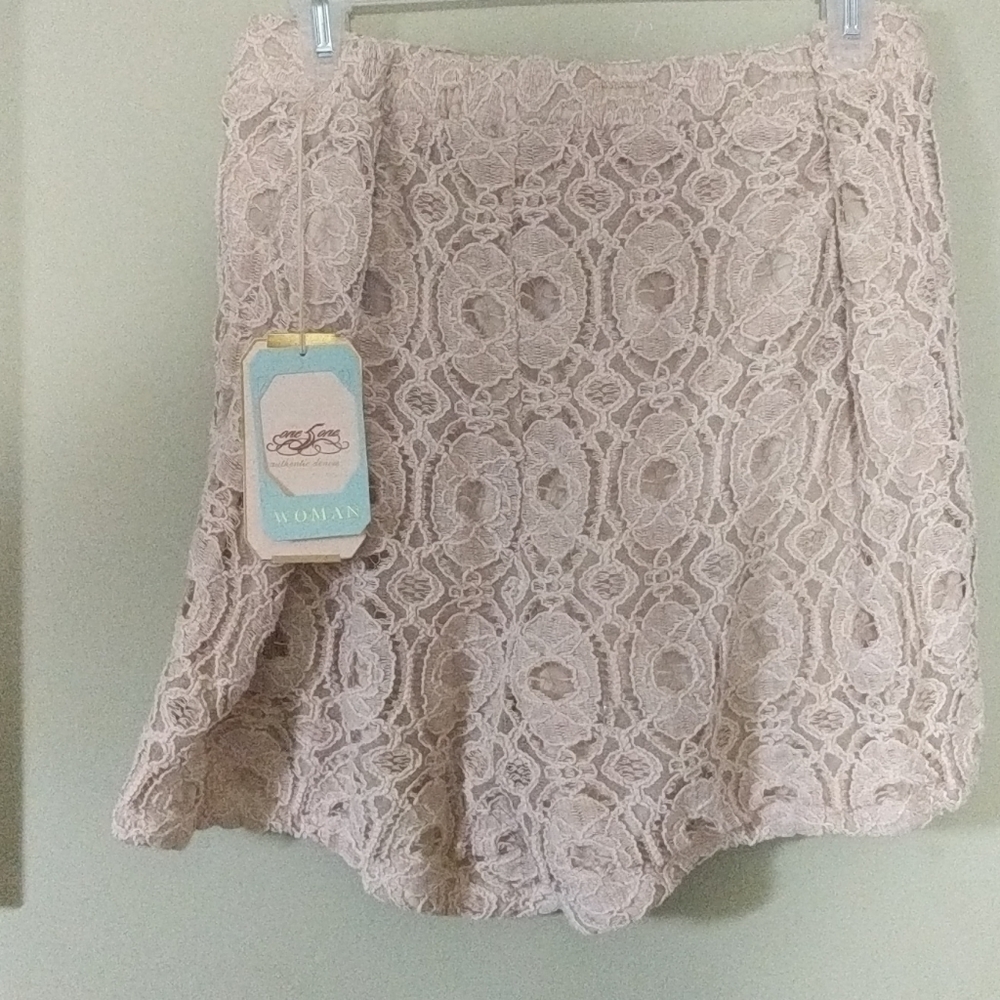 Shorta - Picture 2 of 4